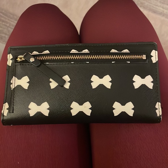 Used Kate Spade bow pattern wallet - Picture 2 of 11